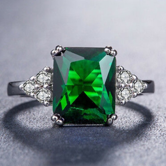New 925 Sterling Silver Emerald Ring - Picture 4 of 11